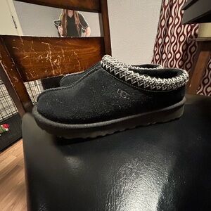 UGG Black Tasmans